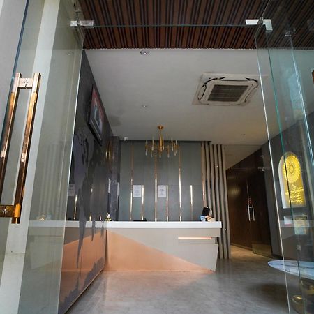 Familia Hotel And Banquets Lucknow Esterno foto