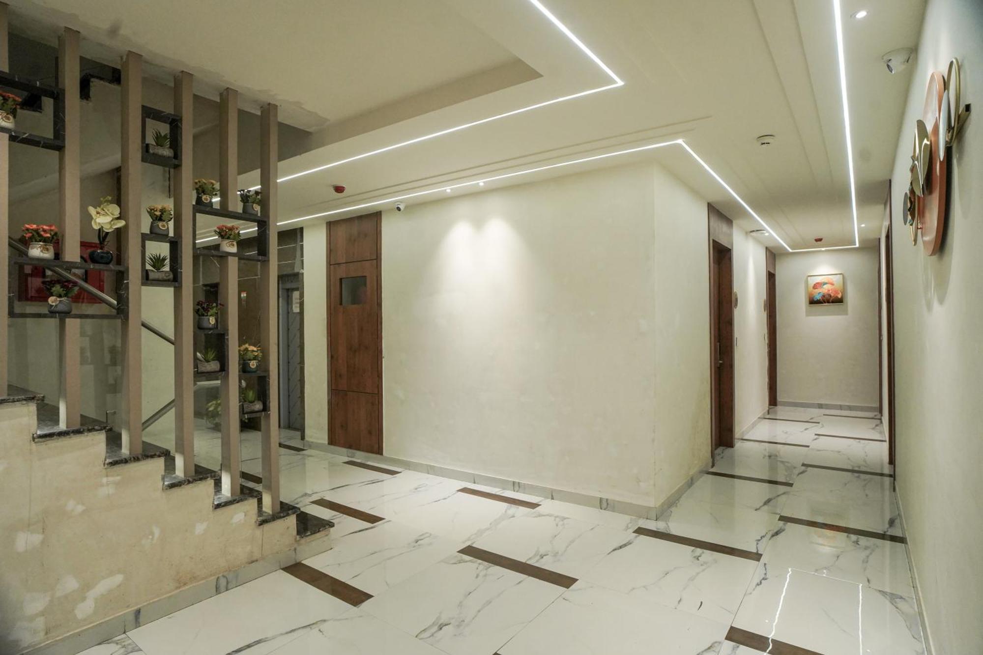 Familia Hotel And Banquets Lucknow Esterno foto